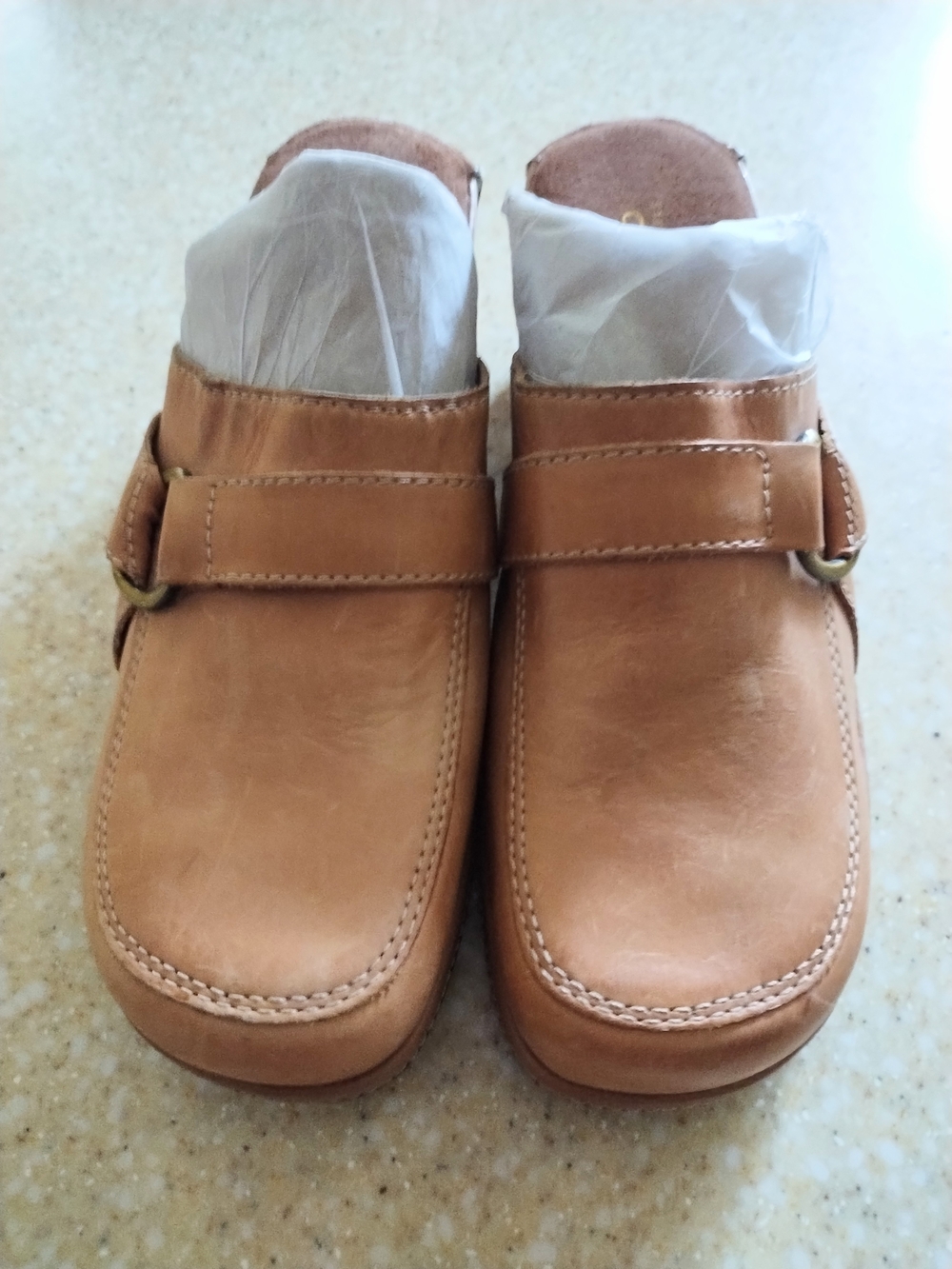 Vintage "Strictly Comfort" tan brown leather clog mule. Size 8.5 M
